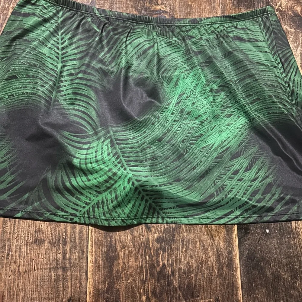 Swim By Cacique‎ Size 16 Black & Green Breezy Palm Faux Wrap Skirt